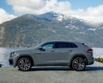 2020 Volkswagen Atlas Cross Sport SEL Premium R Line (Color: Pure Gray) Side Wallpapers 150x120 (26)