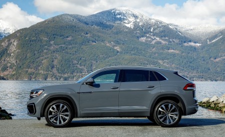 2020 Volkswagen Atlas Cross Sport SEL Premium R Line (Color: Pure Gray) Side Wallpapers 450x275 (26)