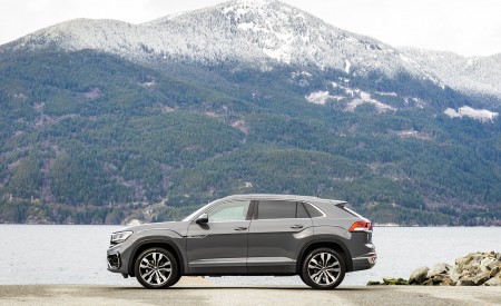 2020 Volkswagen Atlas Cross Sport SEL Premium R Line (Color: Pure Gray) Side Wallpapers 450x275 (27)