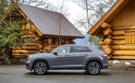 2020 Volkswagen Atlas Cross Sport SEL Premium R Line (Color: Pure Gray) Side Wallpapers 450x275 (28)