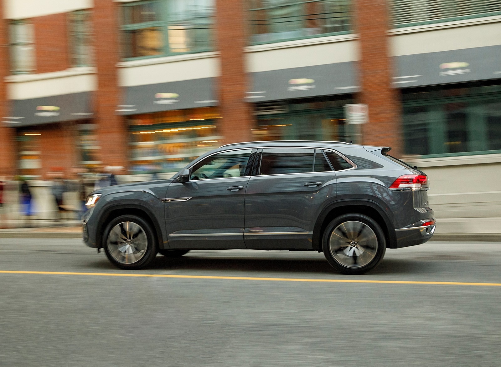 2020 Volkswagen Atlas Cross Sport SEL Premium R Line (Color: Pure Gray) Side Wallpapers (15)