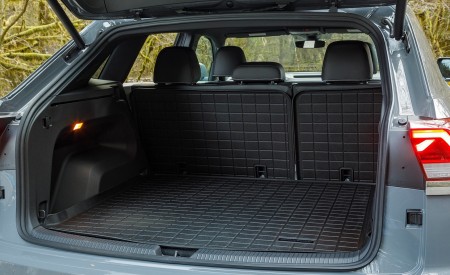 2020 Volkswagen Atlas Cross Sport SEL Premium R Line (Color: Pure Gray) Trunk Wallpapers 450x275 (47)