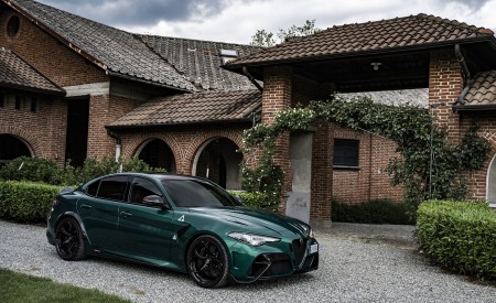 2021 Alfa Romeo Giulia GTA (Color: Montreal Green) Front Three-Quarter Wallpapers 450x275 (7)