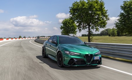2021 Alfa Romeo Giulia GTA (Color: Montreal Green) Front Three-Quarter Wallpapers 450x275 (2)