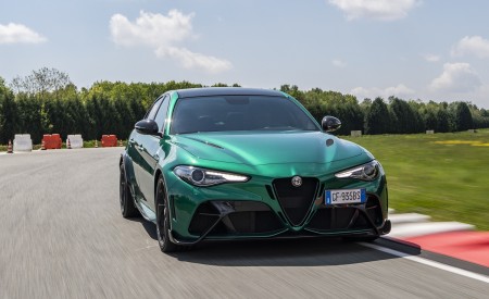 2021 Alfa Romeo Giulia GTA (Color: Montreal Green) Front Three-Quarter Wallpapers 450x275 (3)