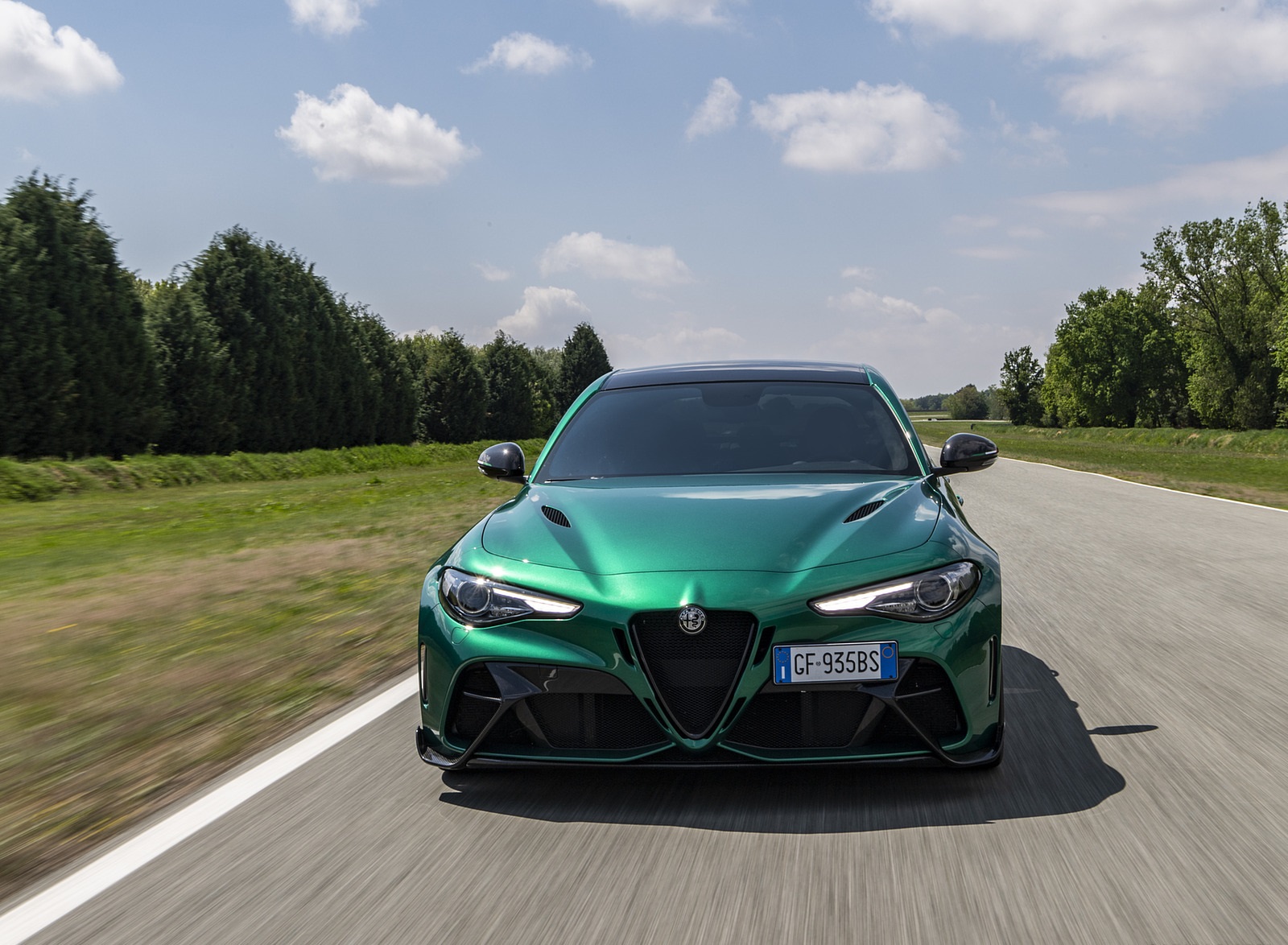 2021 Alfa Romeo Giulia GTA (Color: Montreal Green) Front Wallpapers (6)