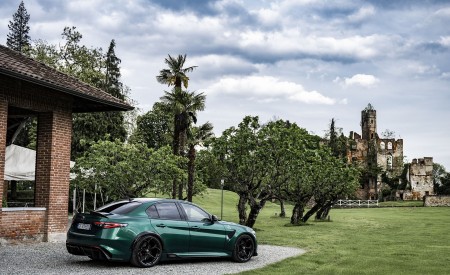 2021 Alfa Romeo Giulia GTA (Color: Montreal Green) Rear Three-Quarter Wallpapers 450x275 (10)
