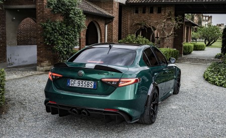2021 Alfa Romeo Giulia GTA (Color: Montreal Green) Rear Wallpapers 450x275 (11)