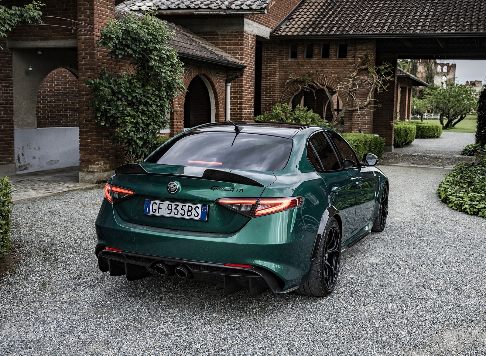 2021 Alfa Romeo Giulia GTA (Color: Montreal Green) Rear Wallpapers (11)