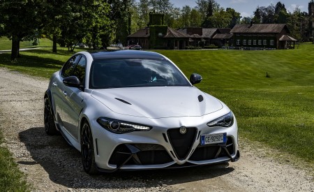 2021 Alfa Romeo Giulia GTA (Color: Trofeo White) Front Wallpapers 450x275 (15)