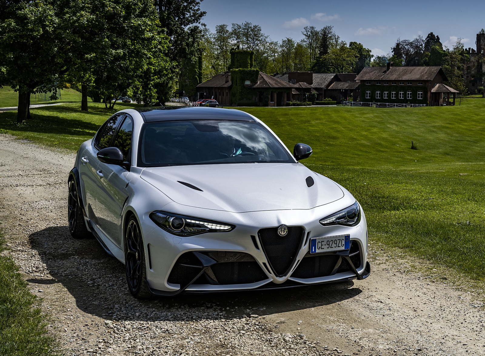 2021 Alfa Romeo Giulia GTA (Color: Trofeo White) Front Wallpapers (15)