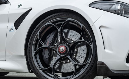 2021 Alfa Romeo Giulia GTA (Color: Trofeo White) Wheel Wallpapers 450x275 (18)