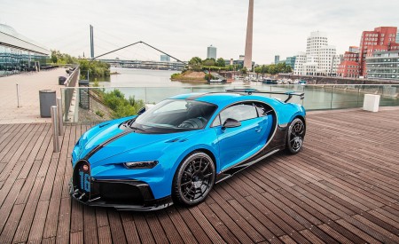 2021 Bugatti Chiron Pur Sport Front Three-Quarter Wallpapers 450x275 (58)