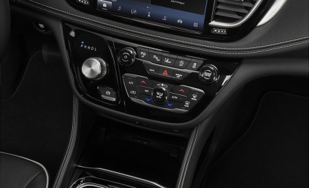2021 Chrysler Pacifica Limited S AWD Central Console Wallpapers 450x275 (46)
