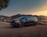 2021 Chrysler Pacifica Limited S AWD Front Three-Quarter Wallpapers 150x120