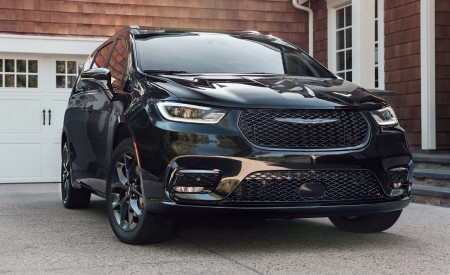 2021 Chrysler Pacifica Limited S AWD Front Three-Quarter Wallpapers 450x275 (18)