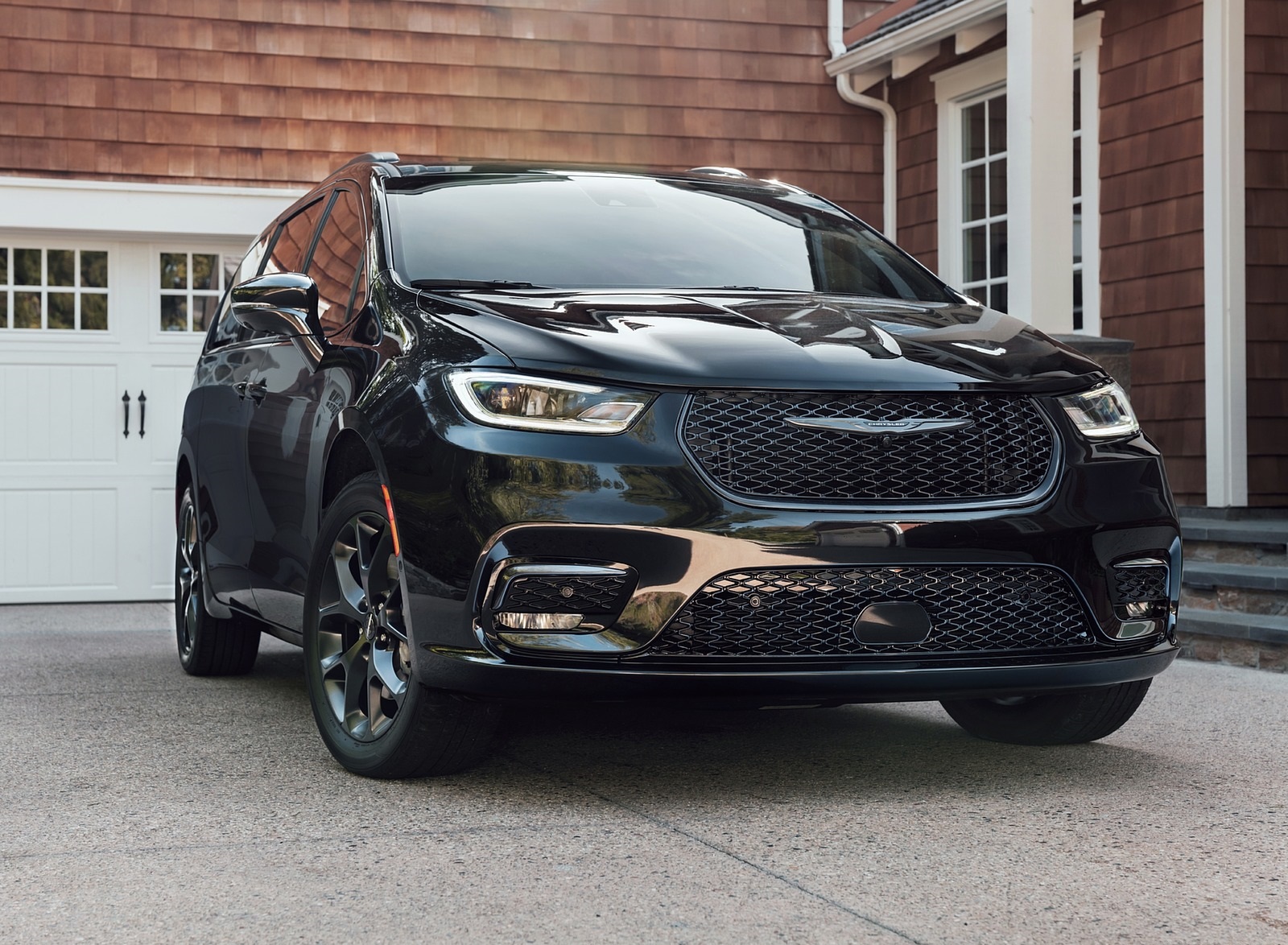 2021 Chrysler Pacifica Limited S AWD Front Three-Quarter Wallpapers #18 of 60