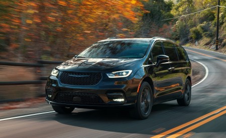 2021 Chrysler Pacifica Limited S AWD Front Three-Quarter Wallpapers 450x275 (2)