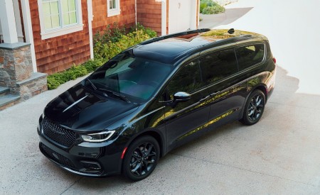 2021 Chrysler Pacifica Limited S AWD Front Three-Quarter Wallpapers 450x275 (20)
