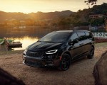 2021 Chrysler Pacifica Limited S AWD Front Three-Quarter Wallpapers 150x120