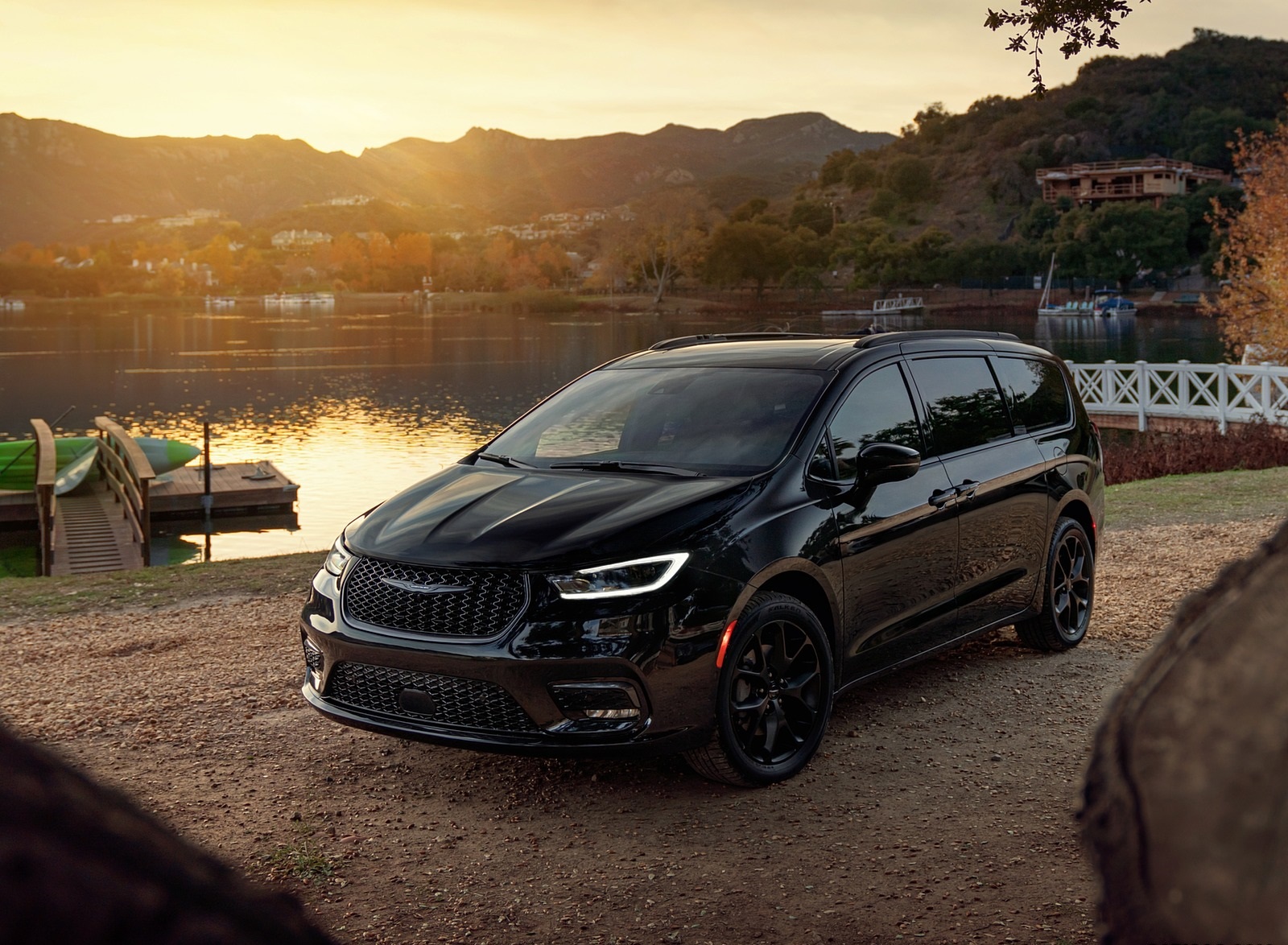 2021 Chrysler Pacifica Limited S AWD Front Three-Quarter Wallpapers (11)