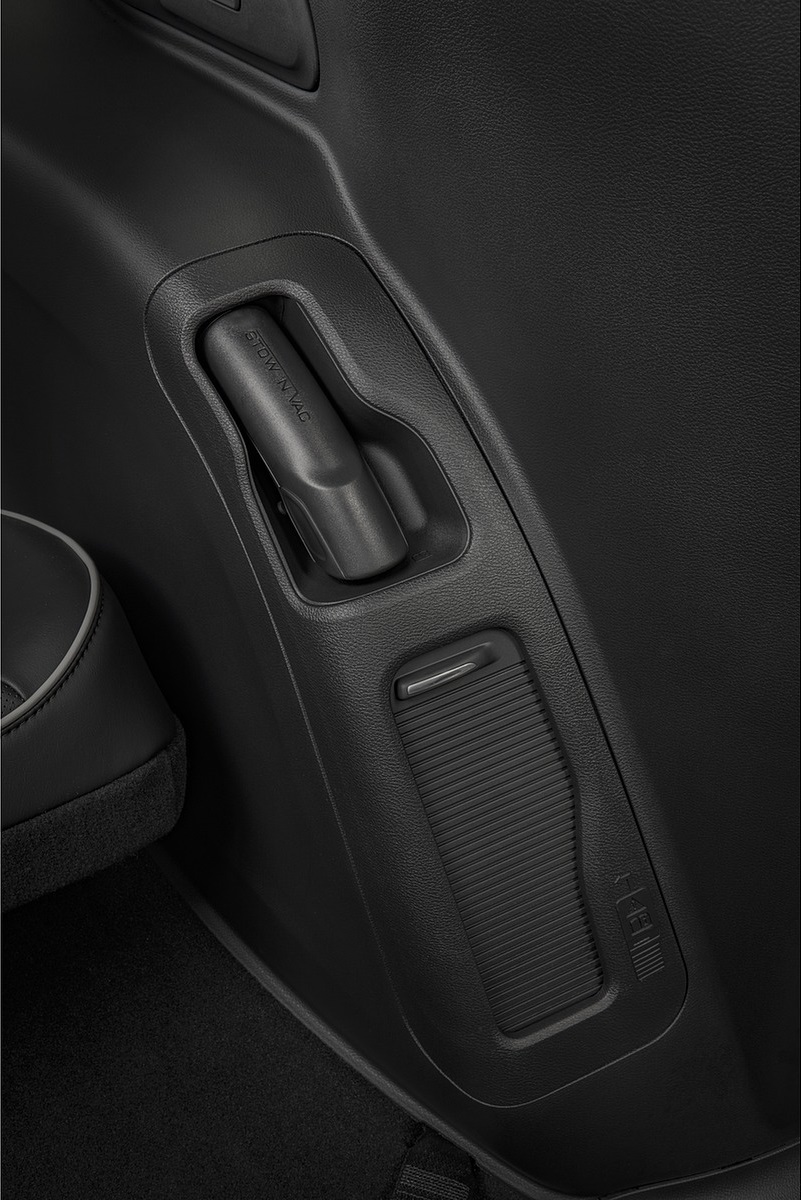 2021 Chrysler Pacifica Limited S AWD Interior Detail Wallpapers #51 of 60