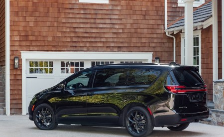 2021 Chrysler Pacifica Limited S AWD Rear Three-Quarter Wallpapers 450x275 (23)