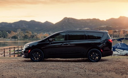 2021 Chrysler Pacifica Limited S AWD Side Wallpapers 450x275 (15)