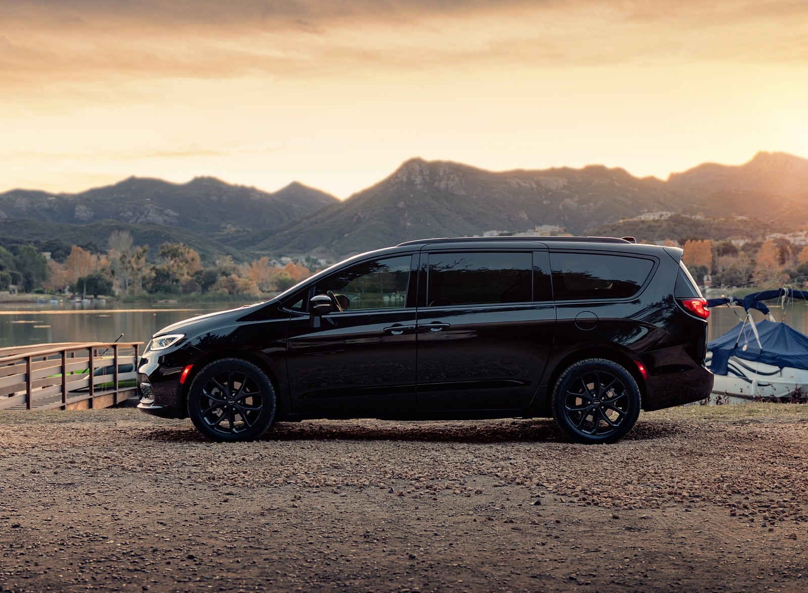 2021 Chrysler Pacifica Limited S AWD Side Wallpapers #15 of 60