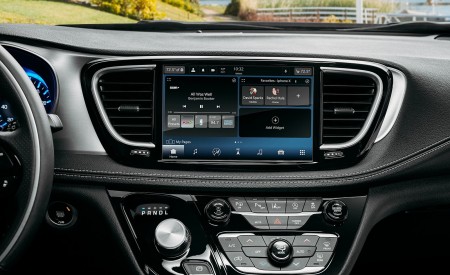 2021 Chrysler Pacifica Pinnacle AWD Central Console Wallpapers 450x275 (44)