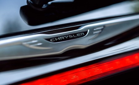 2021 Chrysler Pacifica Pinnacle AWD Detail Wallpapers 450x275 (38)