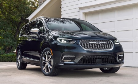 2021 Chrysler Pacifica Pinnacle AWD Front Three-Quarter Wallpapers 450x275 (14)