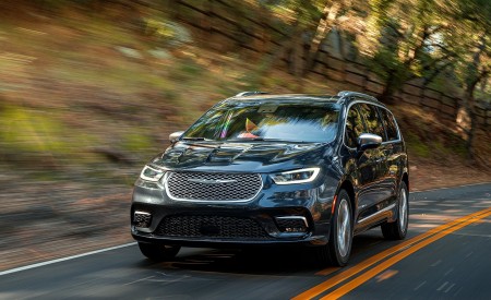2021 Chrysler Pacifica Pinnacle AWD Front Wallpapers 450x275 (2)