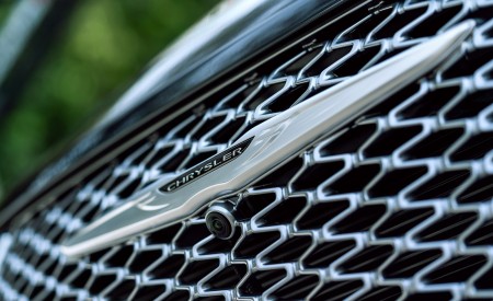 2021 Chrysler Pacifica Pinnacle AWD Grill Wallpapers 450x275 (35)