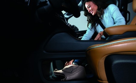 2021 Chrysler Pacifica Pinnacle AWD Interior Detail Wallpapers 450x275 (74)