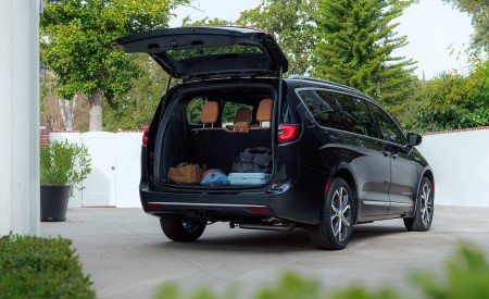 2021 Chrysler Pacifica Pinnacle AWD Rear Three-Quarter Wallpapers 450x275 (18)