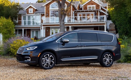 2021 Chrysler Pacifica Pinnacle AWD Side Wallpapers 450x275 (9)