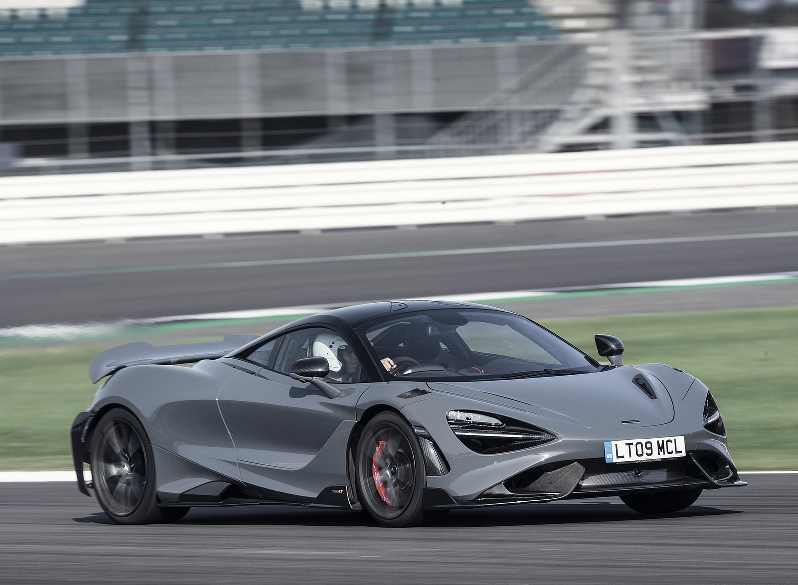 2021 McLaren 765LT Front Three-Quarter Wallpapers  #79 of 159