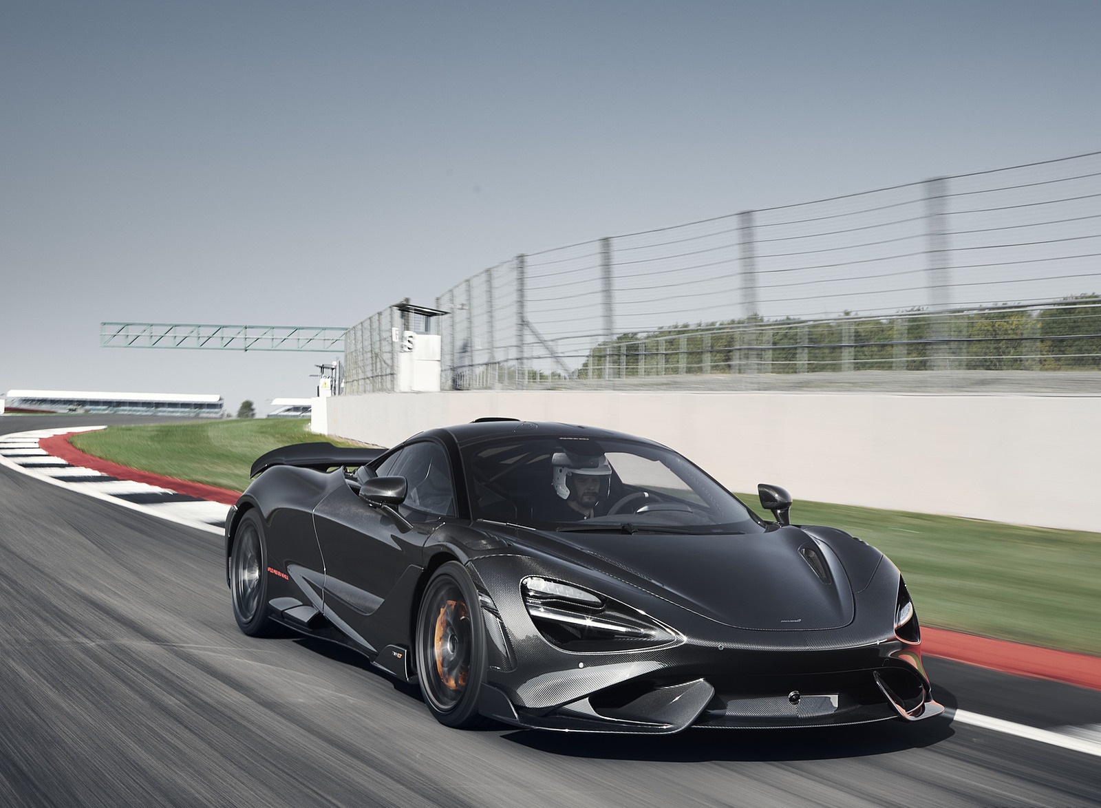 2021 McLaren 765LT Front Three-Quarter Wallpapers  #78 of 159