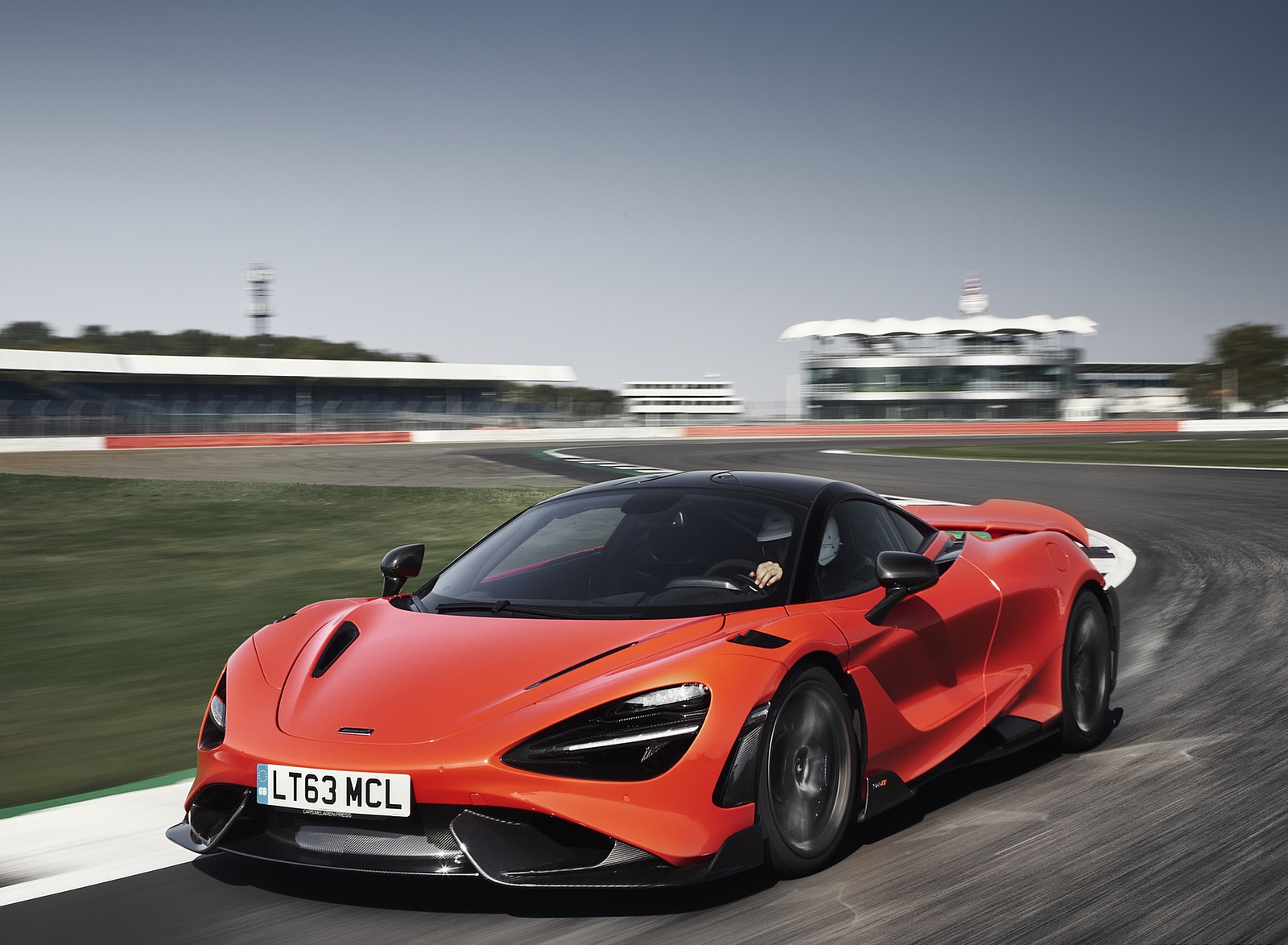 2021 McLaren 765LT Front Three-Quarter Wallpapers #31 of 159
