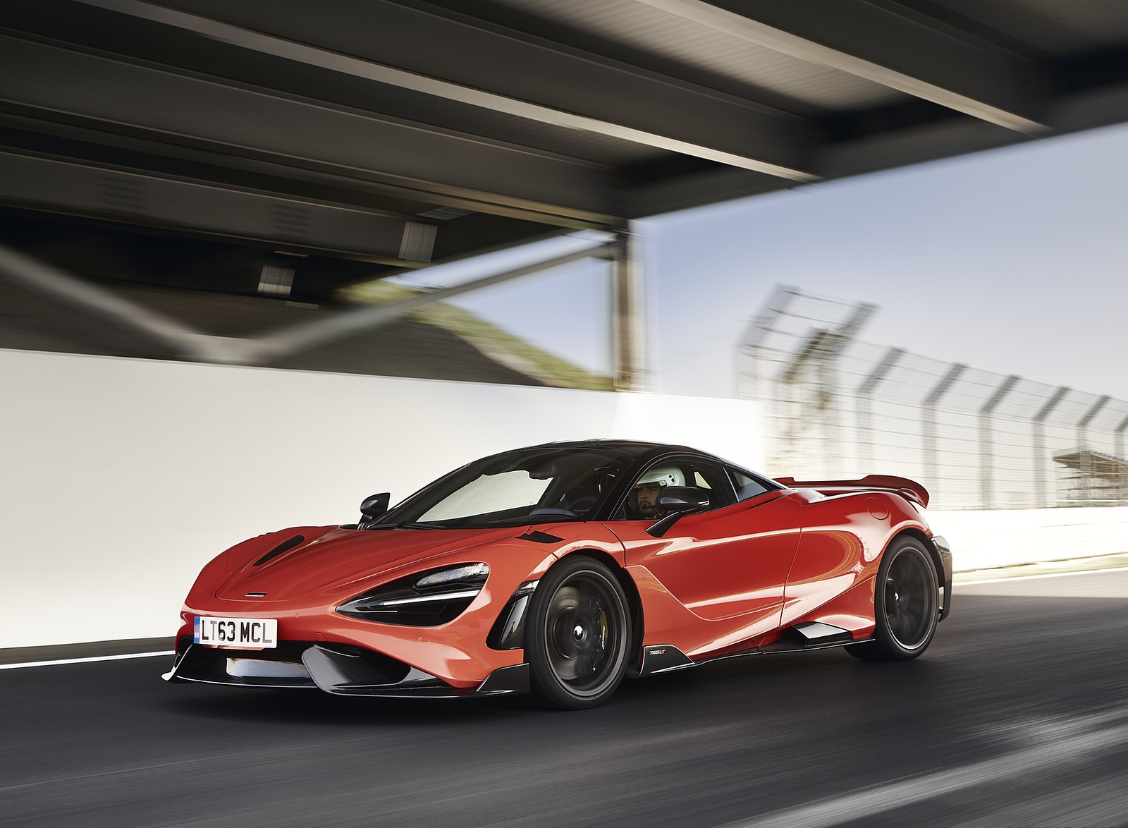 2021 McLaren 765LT Front Three-Quarter Wallpapers #35 of 159