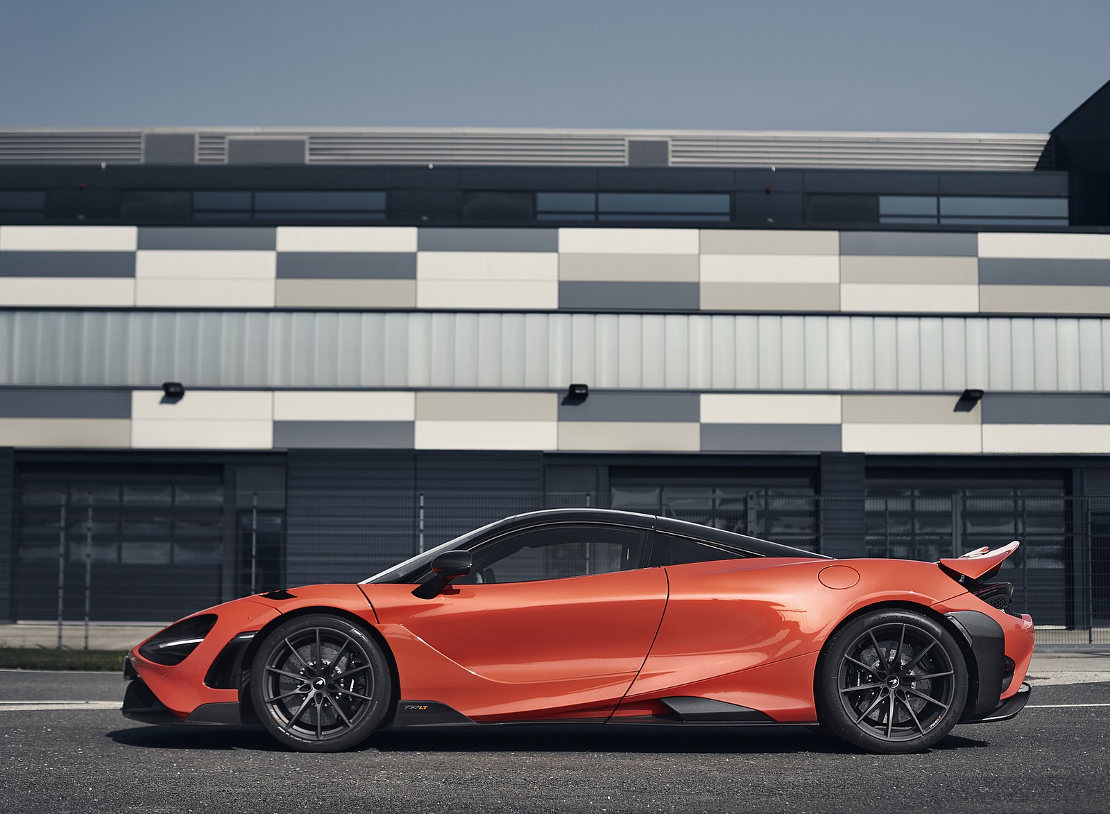 2021 McLaren 765LT Side Wallpapers #44 of 159