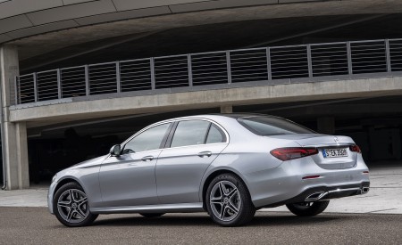 2021 Mercedes-Benz E 350 (Color: Hightech silver) Rear Three-Quarter Wallpapers 450x275 (11)