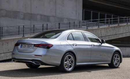 2021 Mercedes-Benz E 350 (Color: Hightech silver) Rear Three-Quarter Wallpapers 450x275 (12)