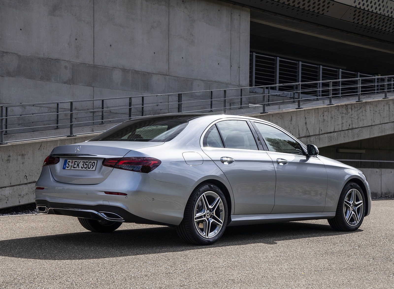 2021 Mercedes-Benz E 350 (Color: Hightech silver) Rear Three-Quarter Wallpapers (12)
