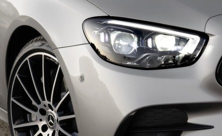 2021 Mercedes-Benz E-Class AMG line (Color: Mojave Silver Metallic) Headlight Wallpapers 450x275 (51)
