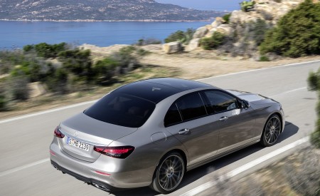 2021 Mercedes-Benz E-Class AMG line (Color: Mojave Silver Metallic) Rear Three-Quarter Wallpapers 450x275 (35)