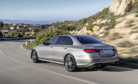 2021 Mercedes-Benz E-Class AMG line (Color: Mojave Silver Metallic) Rear Three-Quarter Wallpapers 450x275 (31)
