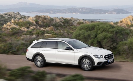 2021 Mercedes-Benz E-Class All-Terrain Line Avantgarde (Color: Designo Diamond White Bright) Front Three-Quarter Wallpapers 450x275 (12)