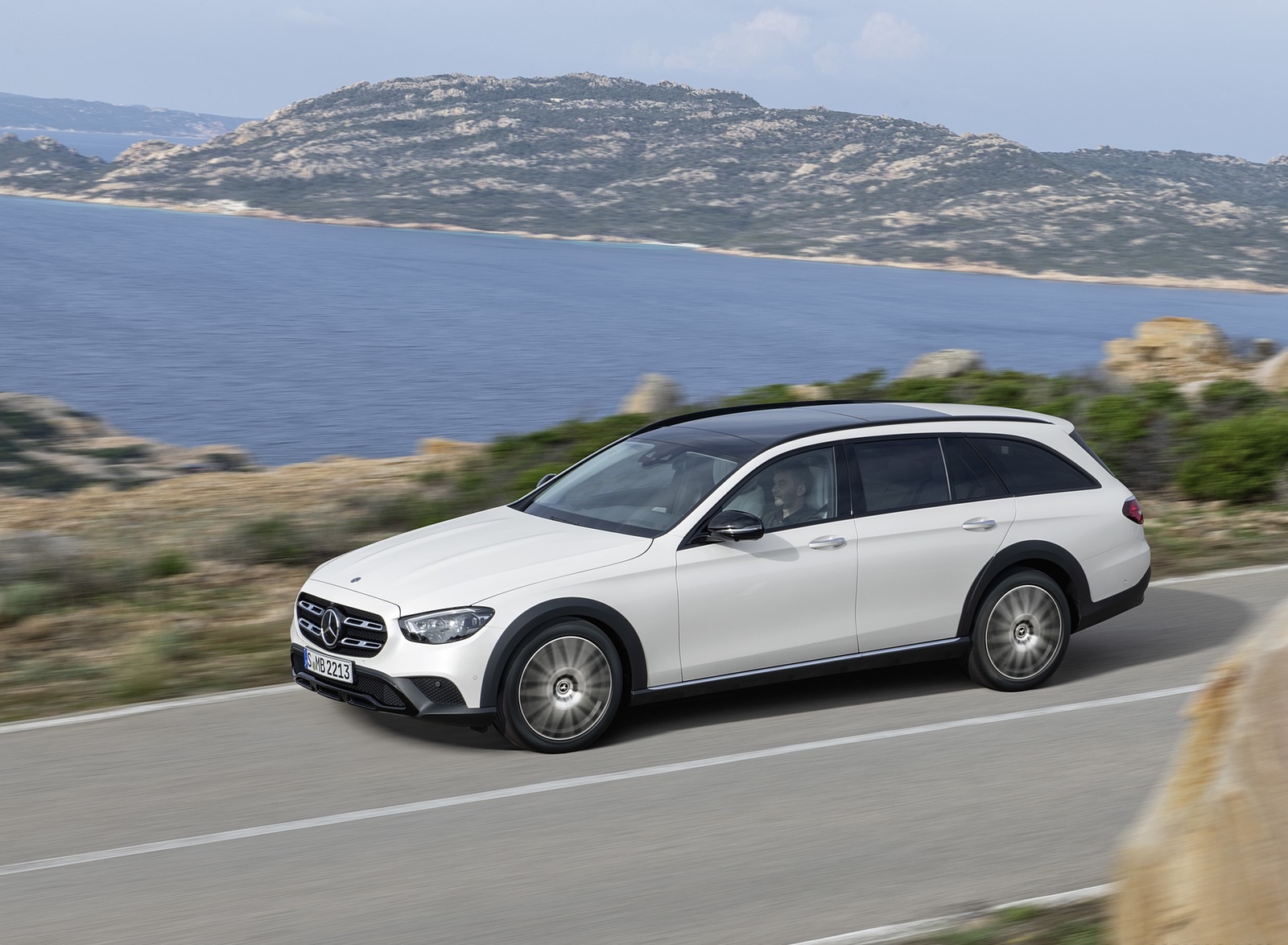 2021 Mercedes-Benz E-Class All-Terrain Line Avantgarde (Color: Designo Diamond White Bright) Front Three-Quarter Wallpapers (3)